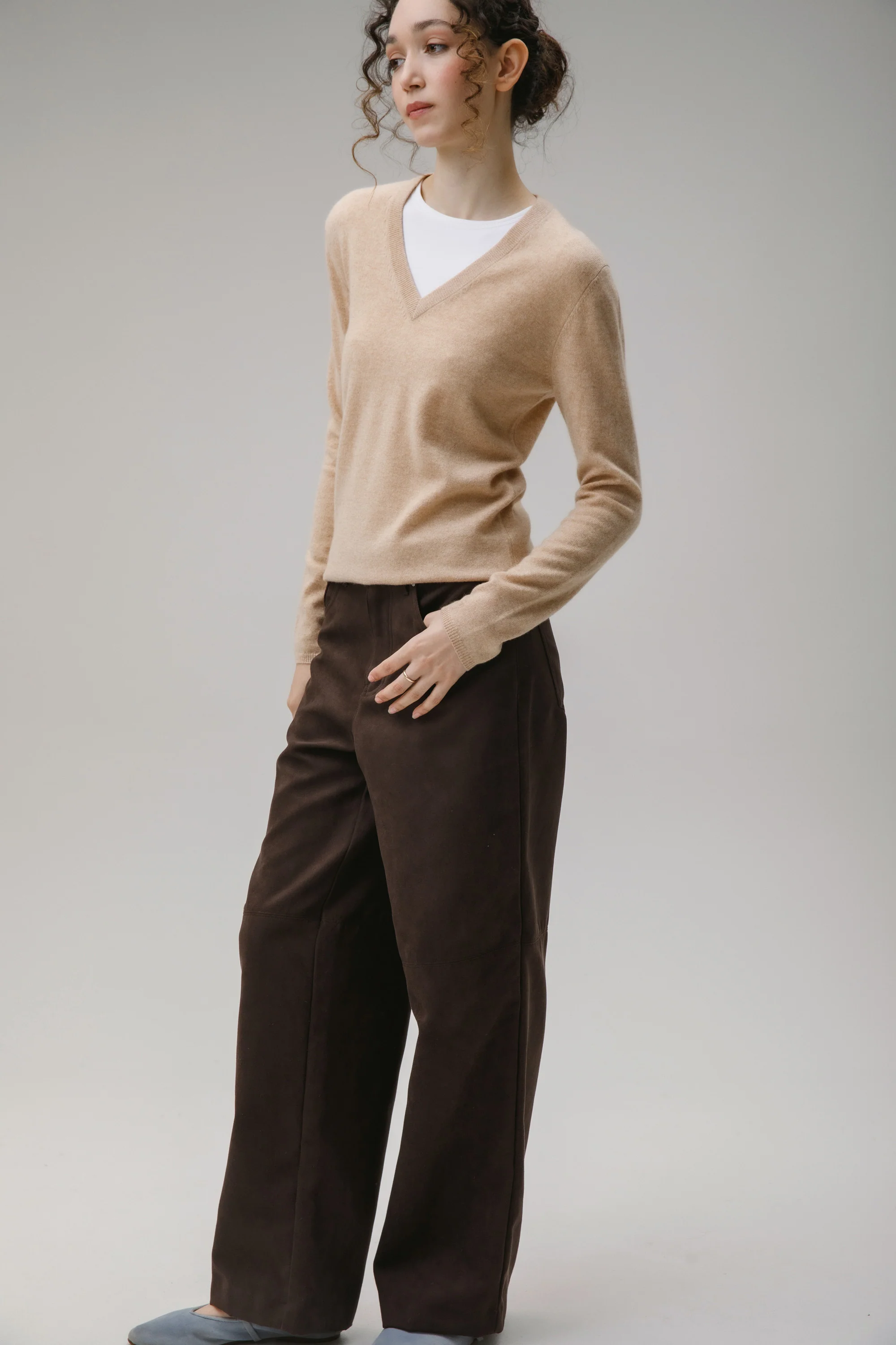 Women's Cashmere V Neck Jumper - Vicuna - Image 3
