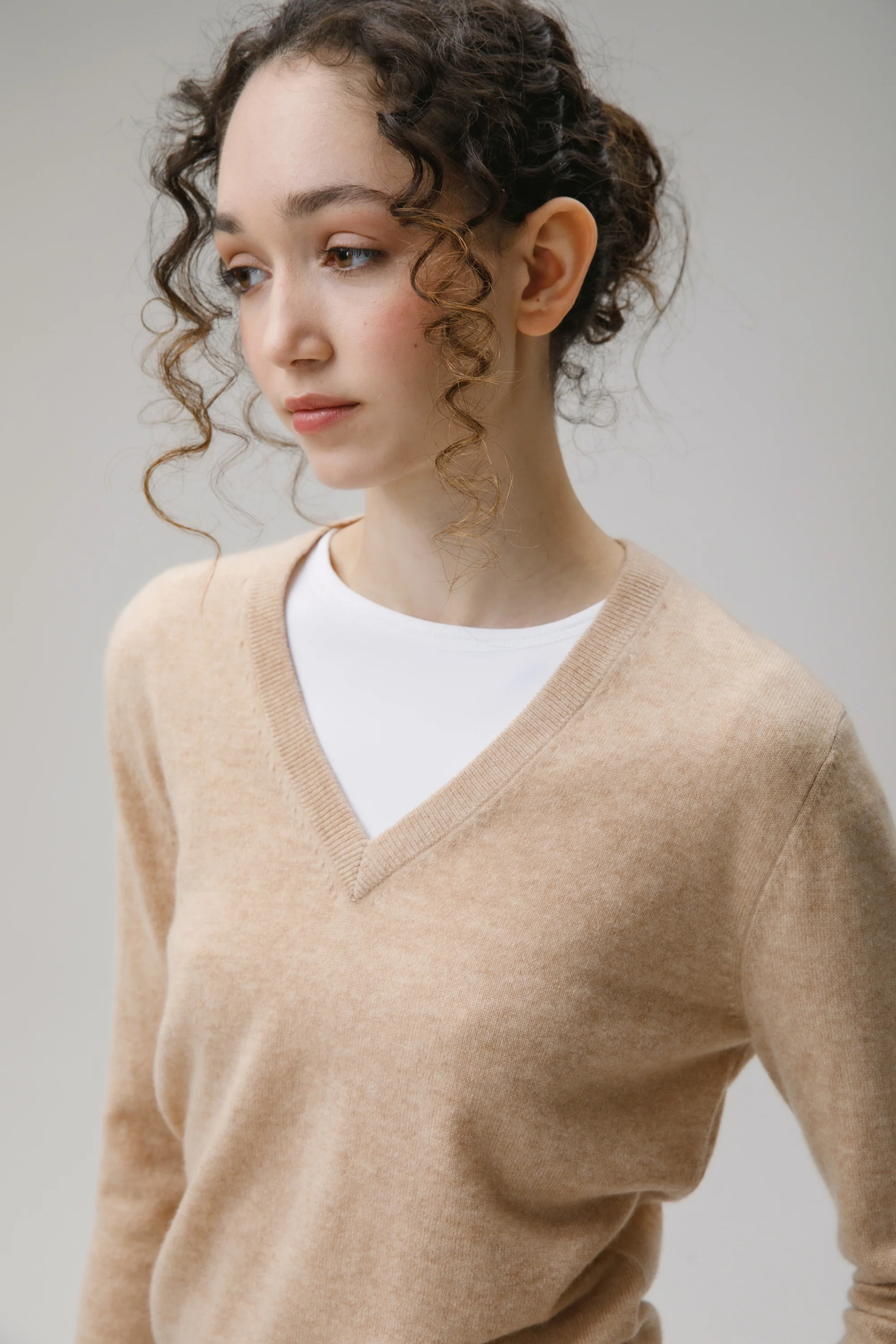 Women's Cashmere V Neck Jumper - Vicuna - Image 5