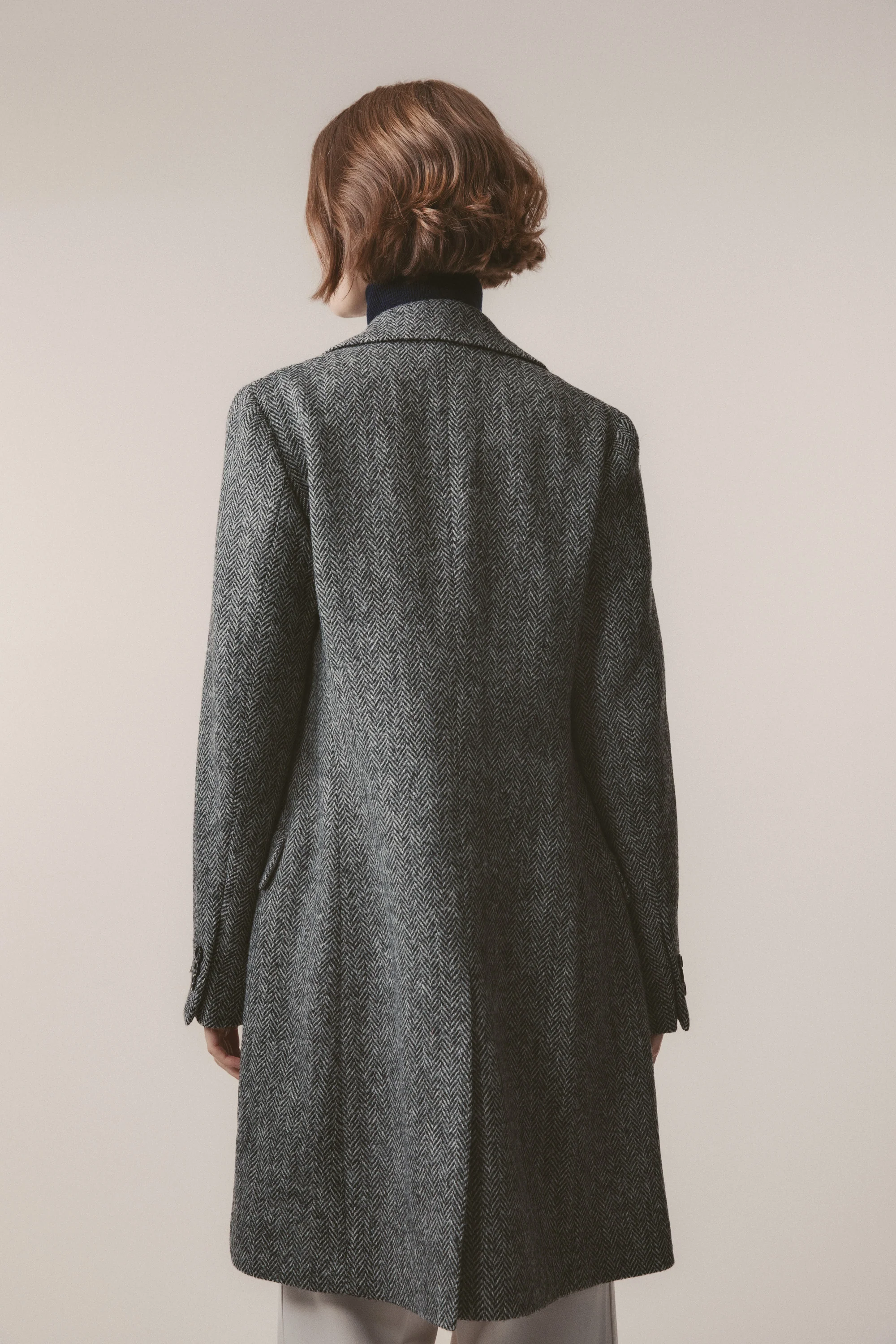 Women's Harris Tweed Melody Coat - Light Grey Herringbone - Image 4